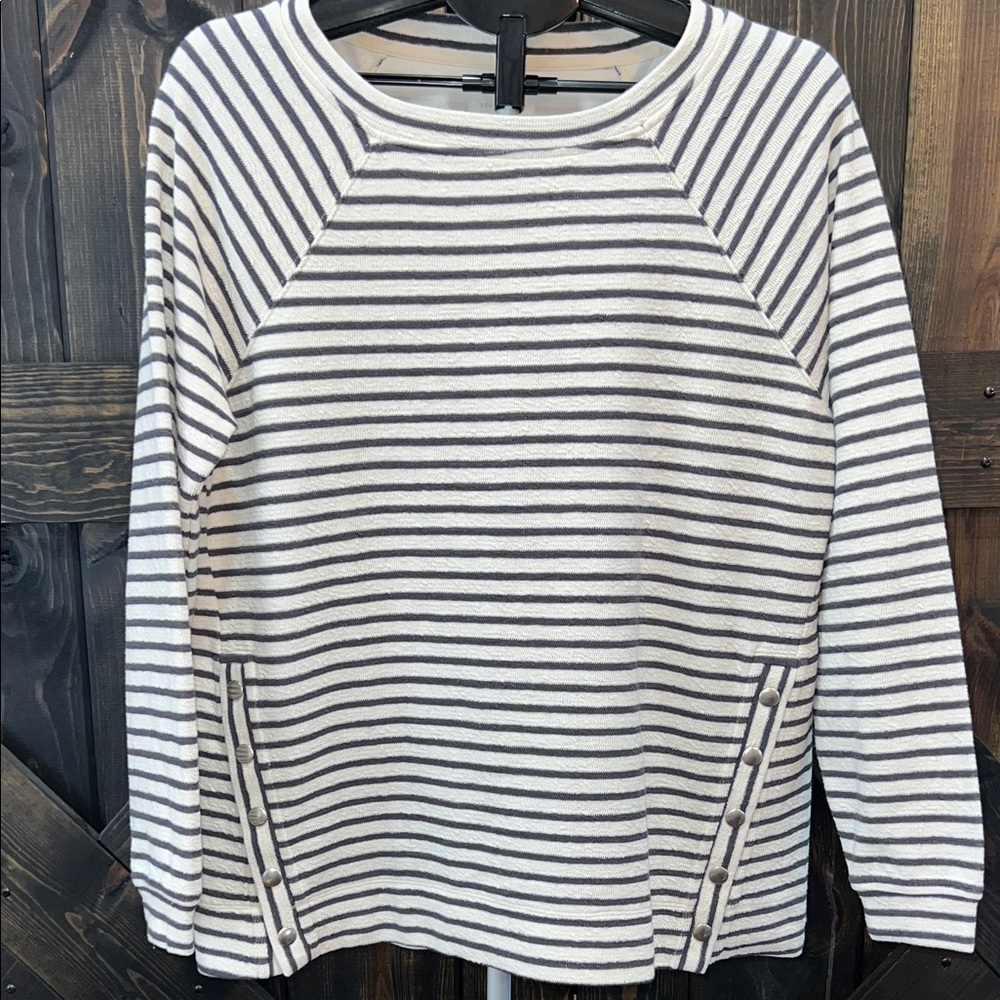 Lou & Grey Striped Sweater M Side Snap Grey Ivory Neutral Tunic‎ Minimalist Boho